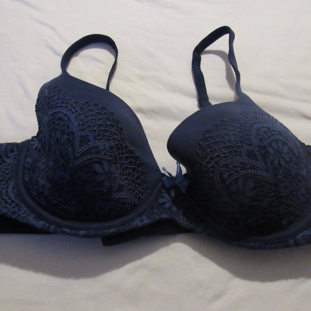 Victoria's Secret Body By Victoria Lined Demi  Lace Bra 36C USED